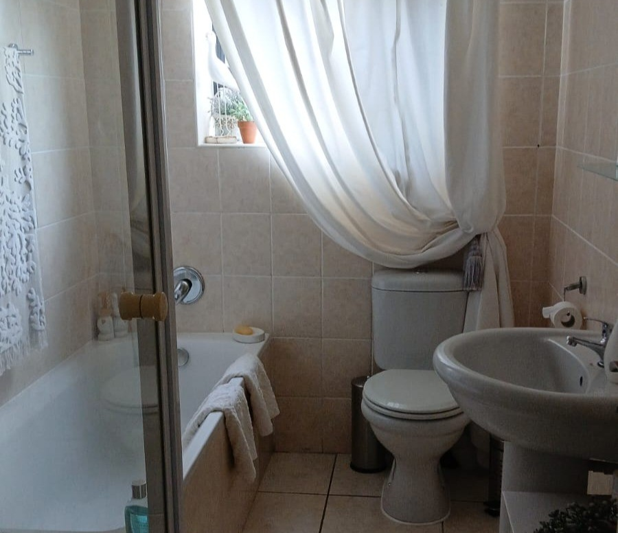 2 Bedroom Property for Sale in Heritage Park Western Cape